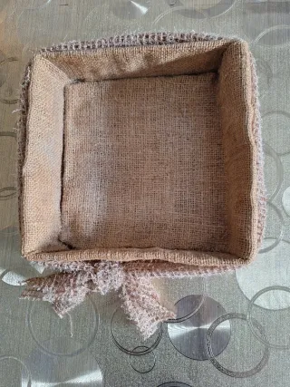 Caja artesanal decorativa de yute