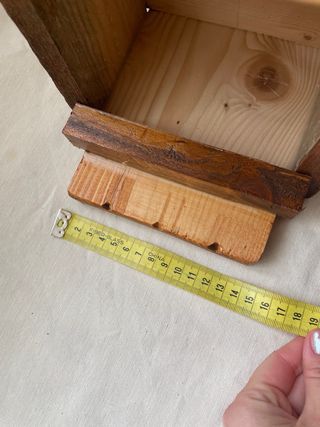 Comedero para pájaros de madera