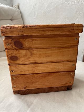 Comedero para pájaros de madera