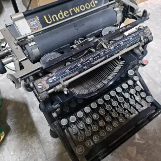 Máquina de escribir Underwood antigua