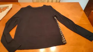 Blusa azul manga larga con detalles blancos