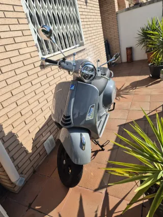 Vespa GTS 300cc Scooter Automática