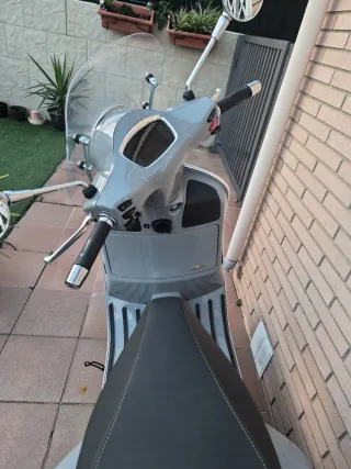Vespa GTS 300cc Scooter Automática