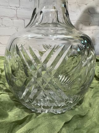 Licorera antigua de vidrio labrado plata