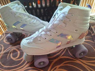 Patines Blancos 4 ruedas con protecciones incluida