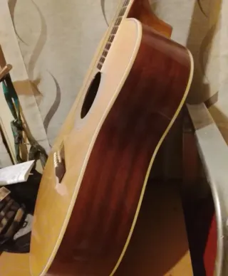 Chitarra acustica