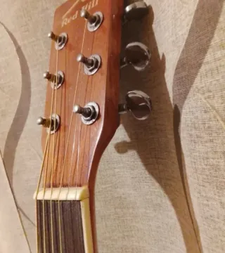 Chitarra acustica