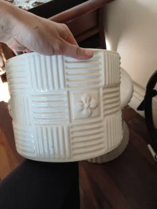 Mesa auxiliar y jardinera de cerámica