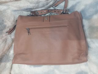 Bolso bandolera marrón Zhebra con cadena