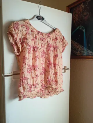 Blusa floral rosa y beige