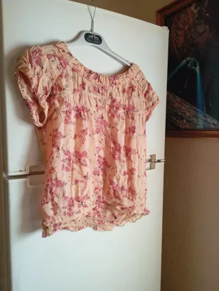 Blusa floral rosa y beige