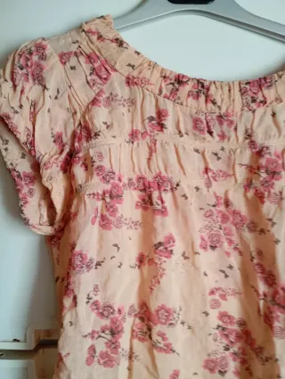 Blusa floral rosa y beige