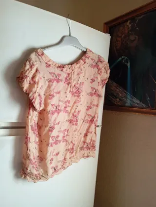 Blusa floral rosa y beige