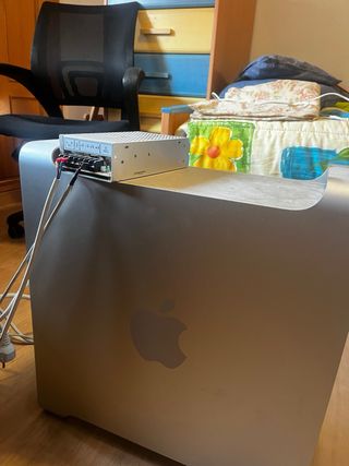 Monitor y Ordenador Mac Pro Apple