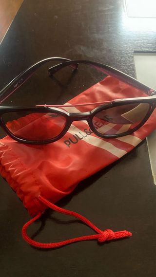 Gafas de sol Pull&Bear negras y rosas