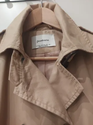Gabardina/Trench Stradivarius Beige