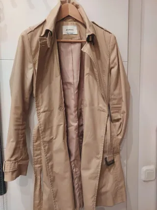Gabardina/Trench Stradivarius Beige
