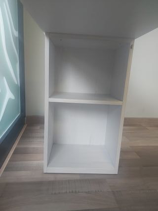 Mesa de escritorio en L de madera blanca