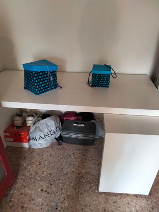 Mesa escritorio en muy buen estado.