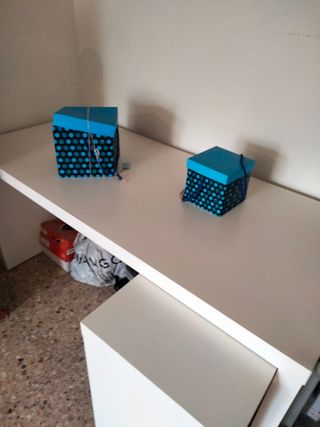 Mesa escritorio en muy buen estado.