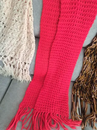 Bufandas largas tejidas una de regalo.