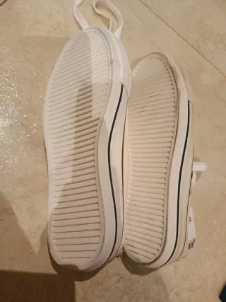 Zapatillas blancas sin estrenar talla 33
