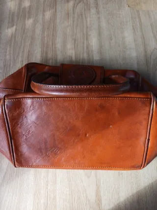 Bolso de cuero marrón