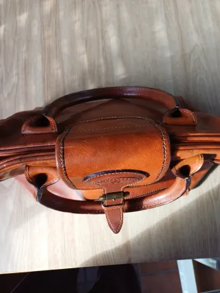 Bolso de cuero marrón