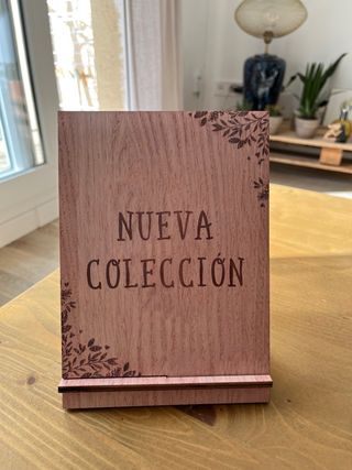 Cartel Nueva Colección Madera
