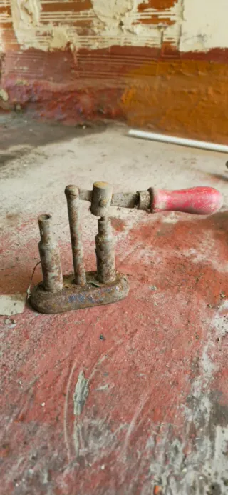 Cargador de cartuchos y balas antiguo