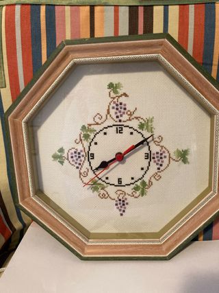 Reloj de punto de cruz con marco octogonal