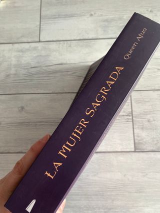 La mujer sagrada: Una guía de Queen Afua para s...