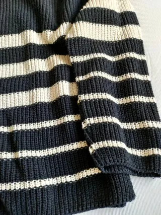 Jersey oversize rayas beige y marino de Zara