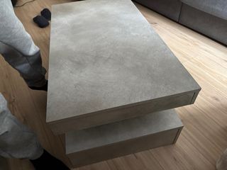 Mesa de comedor de piedra gris