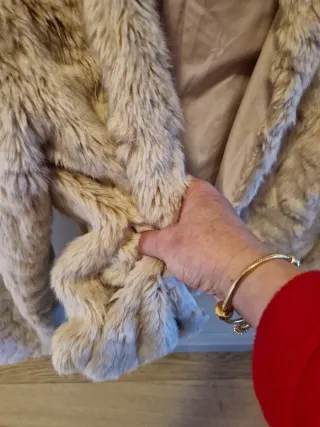 Abrigo pelo sintético beige talla M