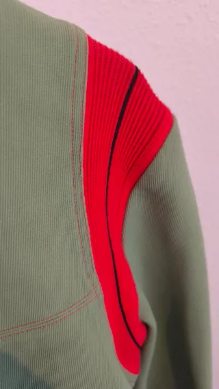 Chaqueta unisex de sarga verde oliva y rojo