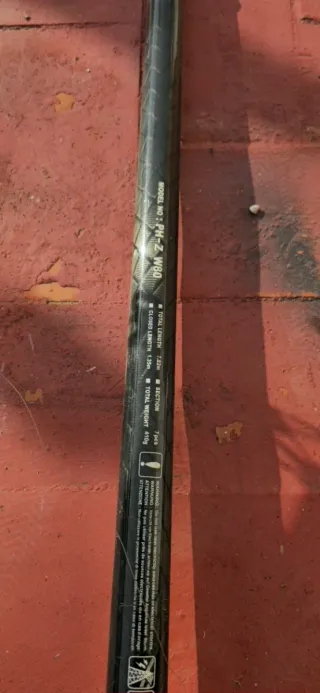 2 cañas de pescar con carretes