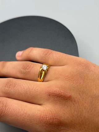 Ref81 Solitario de oro de 18k