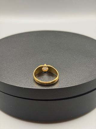 Ref81 Solitario de oro de 18k