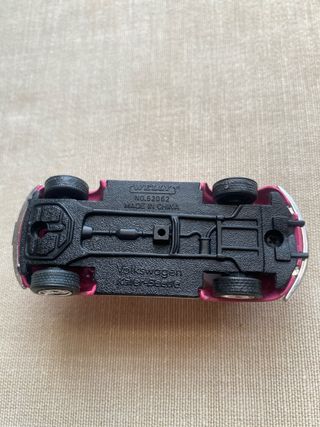 Volkswagen Beetle Convertible Rosa 1/64