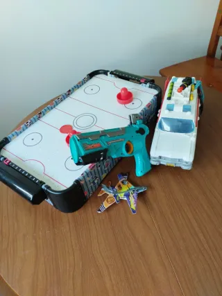 Set de Juguetes: Air Hockey, Coche y Pistola