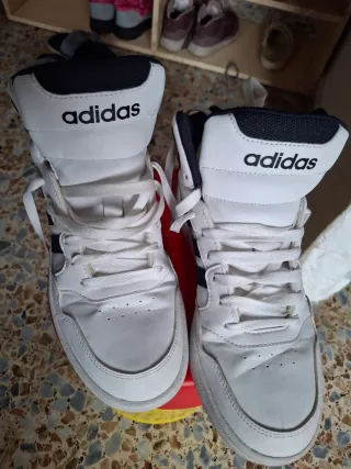 Zapatillas Adidas Blancas y Negras