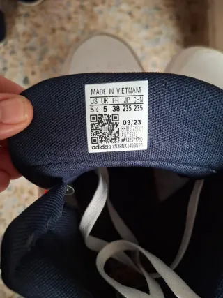 Zapatillas Adidas Blancas y Negras