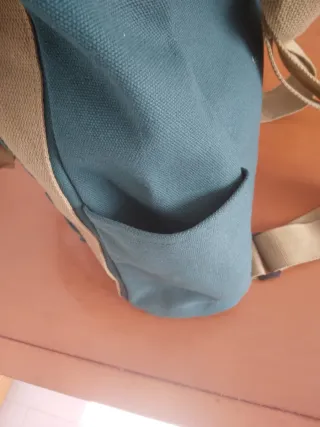 Bolso-mochila DOBLE NADA beige y verde oliva