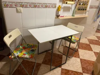 Set de mesita y sillas