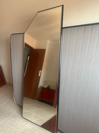 Espejo moderno negro y madera