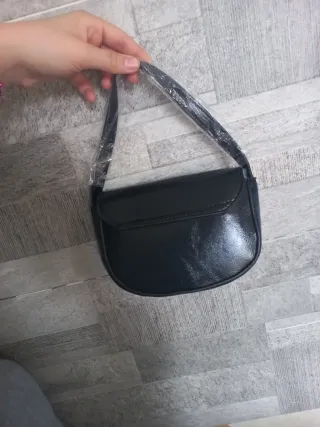 Borsetta. A mano con lettera D