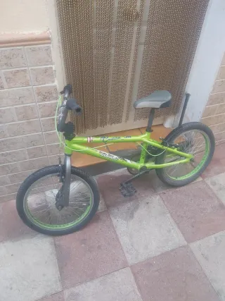 Bicicleta BMX verde