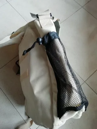 Borsa a tracolla Asics beige e nera mai usata