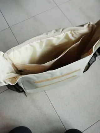 Borsa a tracolla Asics beige e nera mai usata